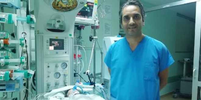 12 günlük bebeğe yapay damar yapıldı