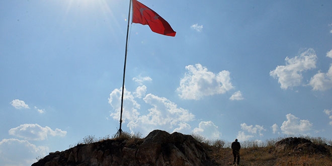 35 yıldır Türk Bayrağı için nöbet tutuyor