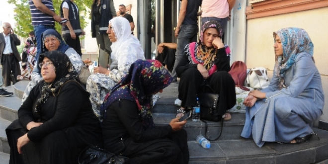 Diyarbakır annelerinden sanatçılara destek çağrısı