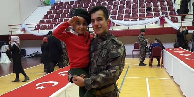 Trafik kazasında ağır yaralanan özel hareket polisi hayatını kaybetti