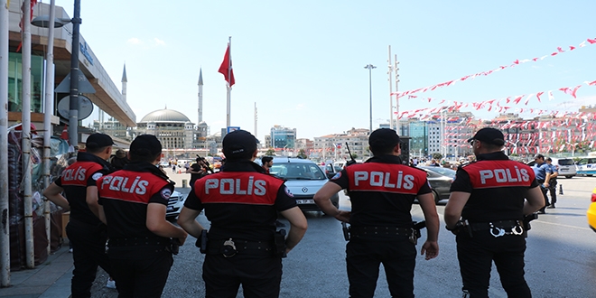 İstanbul'da helikopter destekli polis uygulaması