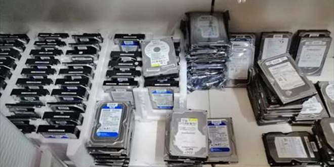 FETÖ şüphelisinin evinde 70 hard disk ele geçirildi