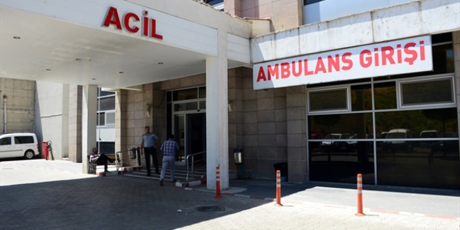 Elinde patlayan torpil serçe parmağını kopardı