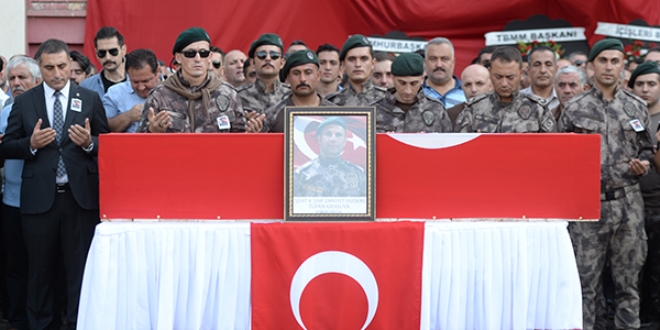 Şehit Özel Harekat Şube Müdürü için tören