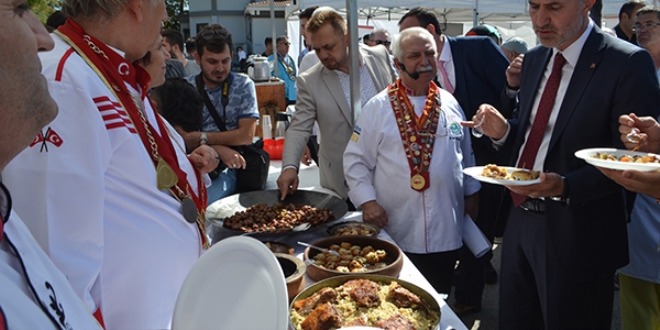 1,5 ton köfte ikram ettiler