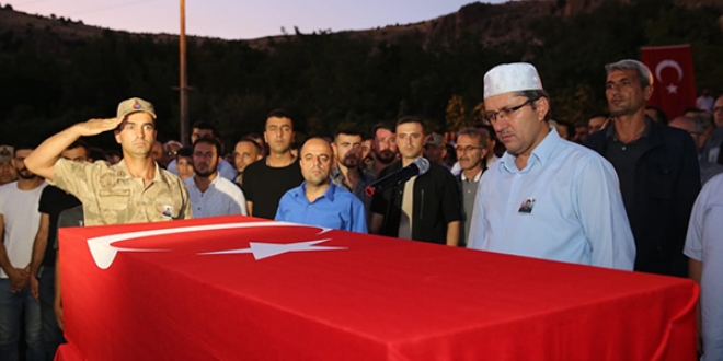 Şehit güvenlik korucusu tekbirlerle son yolculuğuna uğurlandı