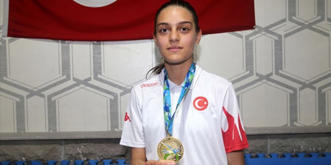 Yaz tatilini değerlendirmek için başladığı sporda dünya şampiyonu oldu