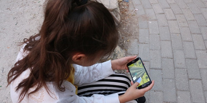 Çocuğa yeter ki sussun diye bilgisayar, tablet vermeyin