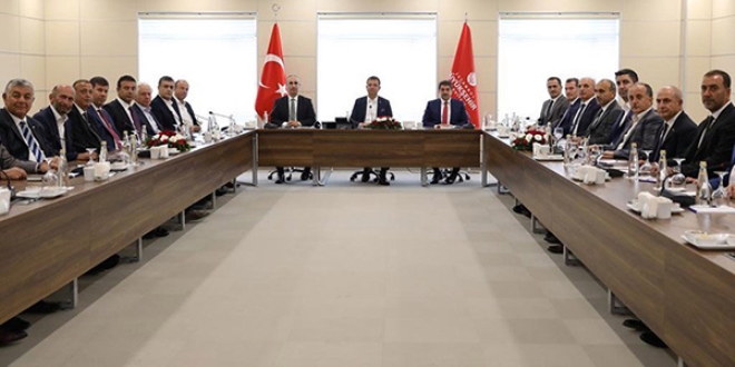 İmamoğlu'ndan ilçe belediye başkanlarıyla toplantı