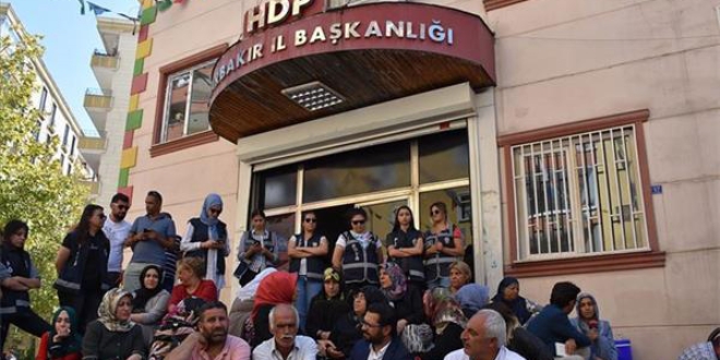 10 Sanatçı Diyarbakır annelerine destek verecek
