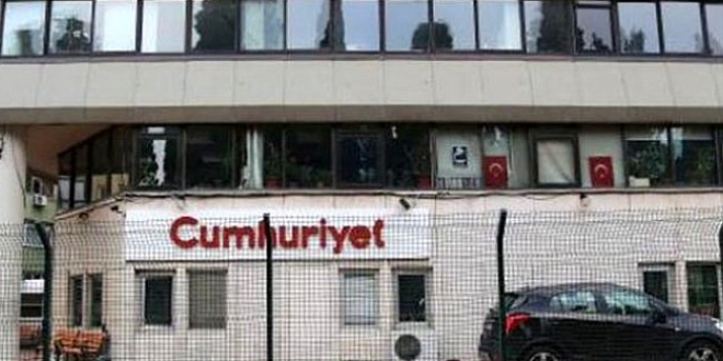 Cumhuriyet gazetesinin 5 eski yazarı tahliye edildi