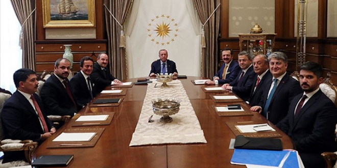 Erdoğan Yerli Otomobil Konsorsiyumu temsilcileriyle görüştü