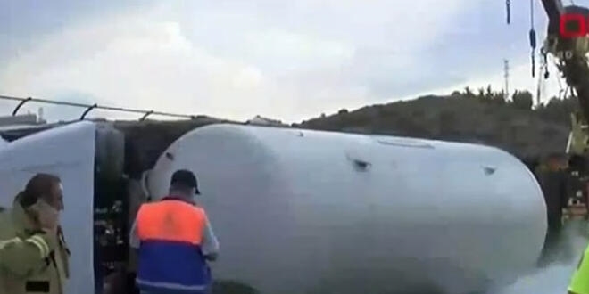 TEM otoyolunda tanker kazası. Tüm şeritler trafiğe kapatıldı