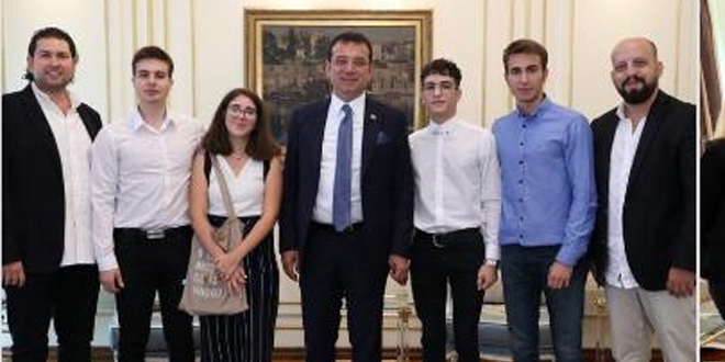 Liseli mucitler, 'silinmeyen yol boyası' yaptı