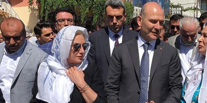 Bir grup sanatçı, Diyarbakır'da, anneleri ziyaret etti