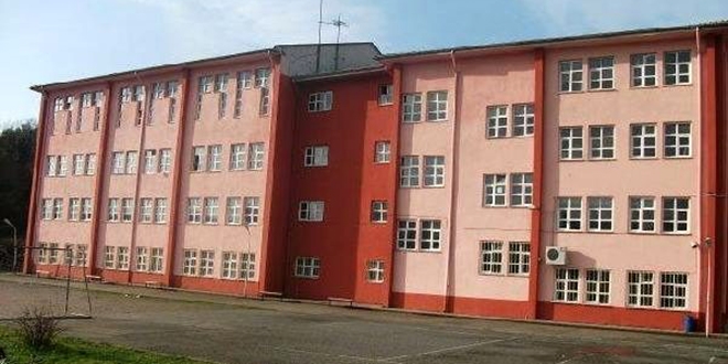 Üniversite öğrencisi, mezun olduğu lisede intihar etti