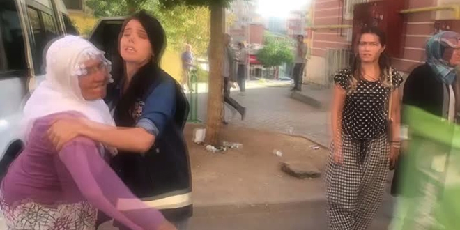 Diyarbakır annesinden HDP'lilere: Evladımı neden getirmiyorsunuz