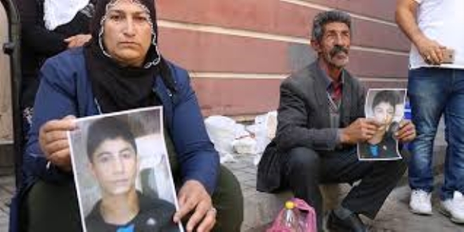 Diyarbakır'daki eyleme bir aile daha katıldı