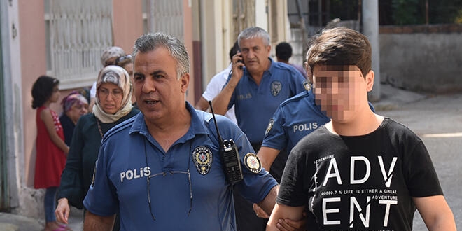 Lise öğrencisi annesiyle tartışan babasını öldürdü