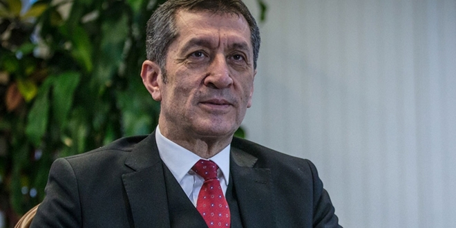 Bakan Ziya Selçuk, öğretmen odasındaki anısını anlattı ve teşekkür etti