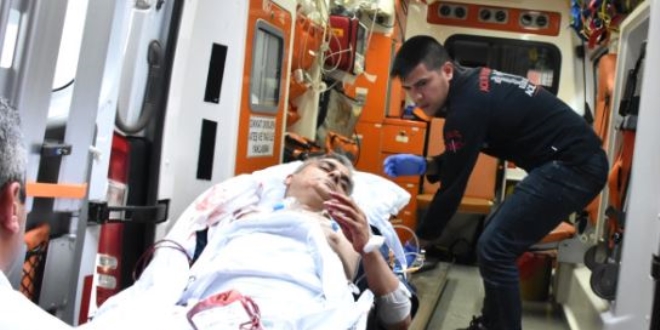 Tabanca ateş aldı. Kendisi ve avukat katibi yaralandı