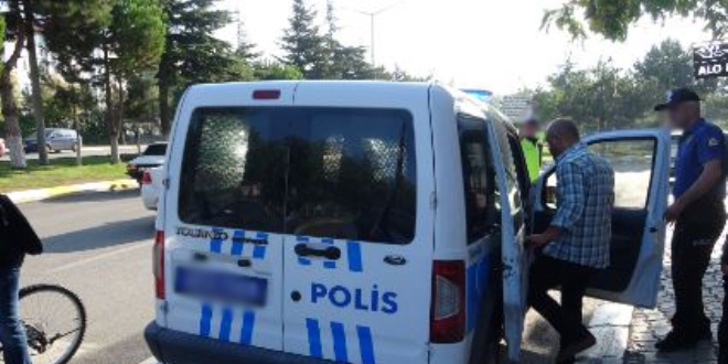 Okula giden öğrenciye yaya geçidinde otomobil çarptı