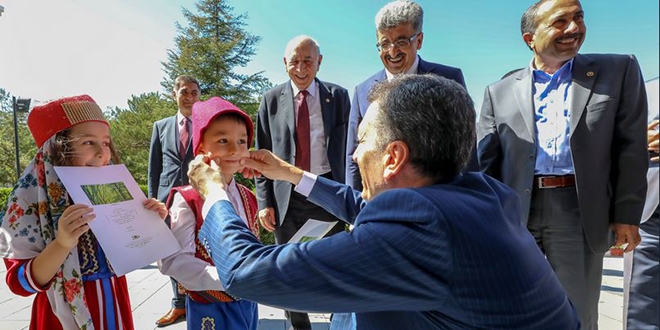 Bakan Selçuk, öğretmenler ile bir araya geldi