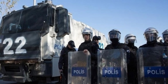 Adana'da gösteri ve yürüyüşlere geçici yasak