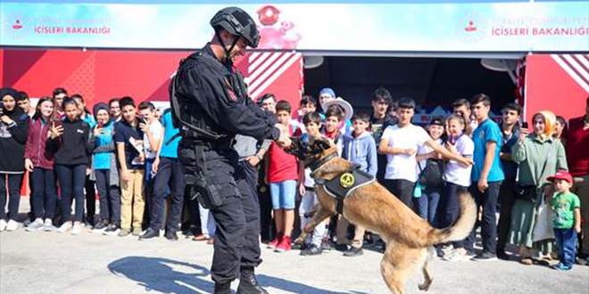 TEKNOFEST'te asker ve polise ilgi büyük