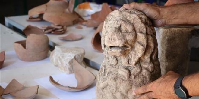 Assos'ta 2 bin 200 yıllık aslan heykeli bulundu