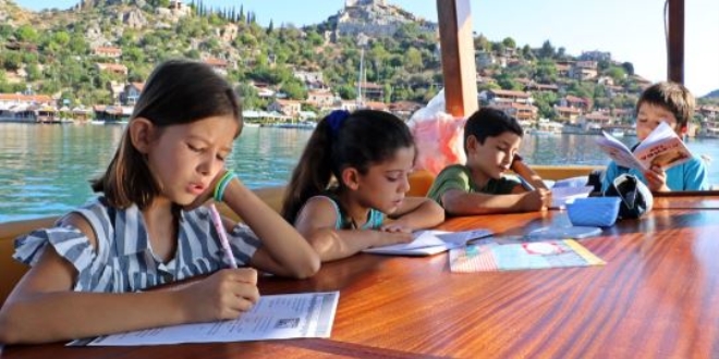 Öğrencilerin turistleri bile kıskandıran taşımalı eğitimi