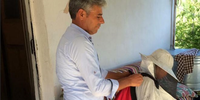 İlkokul öğrencisi 'köpeksavar' kıyafetiyle okula gidiyor