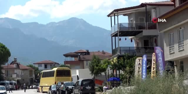 Hedefi şaşıran eski sevgili, başka kadını vurdu