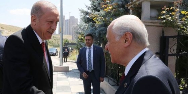 Erdoğan'dan Bahçeli'ye 'geçmiş olsun' telefonu