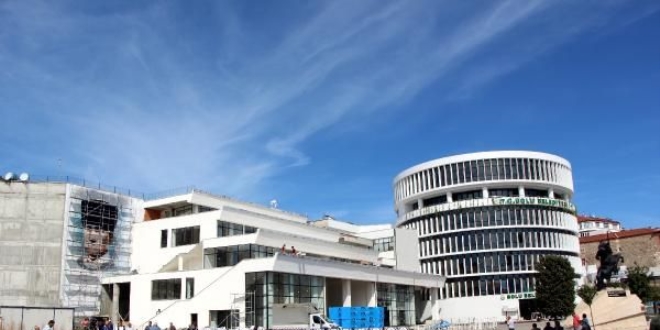 Bolu Belediyesi, İzmir Marşı eşliğinde dev Atatürk portresi çizdi