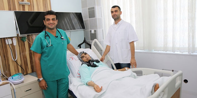 Aynı anda iki ameliyatla yaşama tutundu
