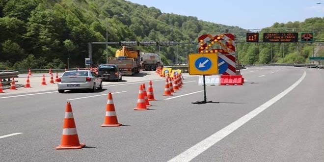 Tuzla TEM Otoyolu'nda köprü çalışması