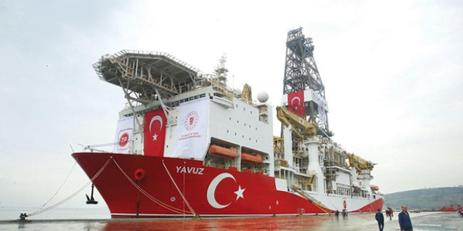 'Yavuz', Taşucu Limanı açıklarında demirledi