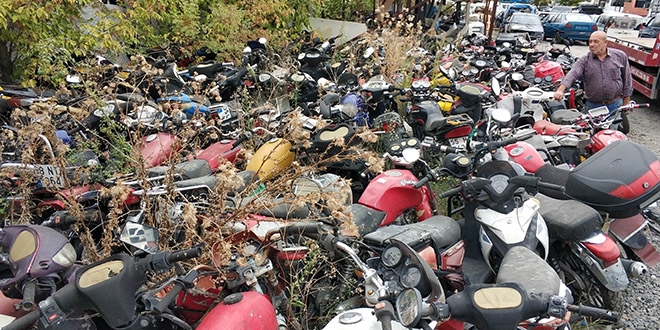Yediemin otoparkları motosiklet mezarlığına döndü