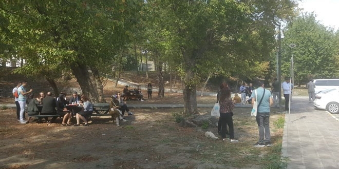 AFAD: Yan yatan bir bina tahliye ediliyor