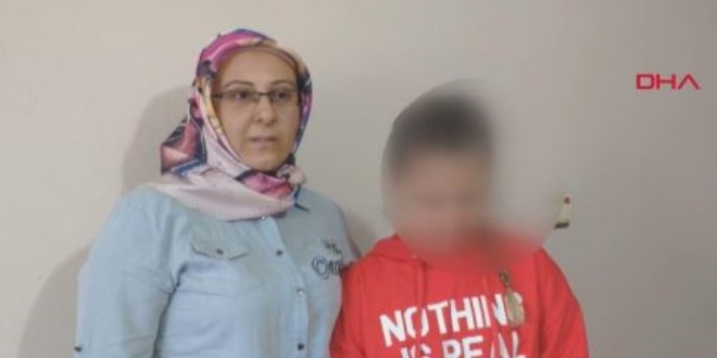 Okul müdürünün öğrenciye kapı kolu fırlattığı iddiası