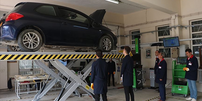 Geleceğin oto ekspertiz uzmanları bu okulda yetişiyor