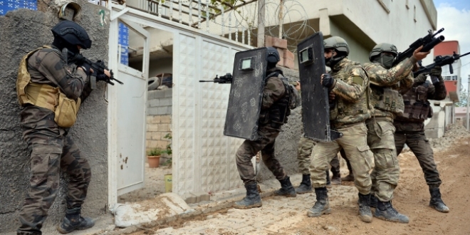 Adana'da saldırı düzenleyen teröristler etkisiz hale getirildi