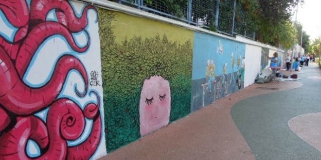 Muhtar projesiyle mahallesine renk kattı