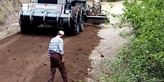 Muğla'da baba, kızı için borçla yol yaptırdı
