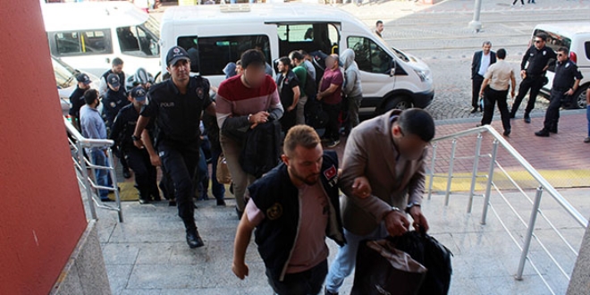 FETÖ'den gözaltına alınan 13 TÜBİTAK çalışanı adliyede