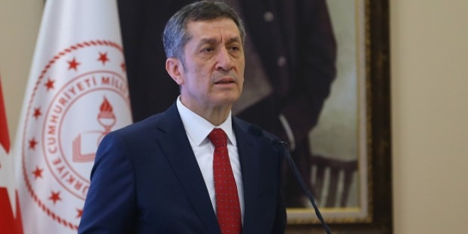 Bakan Selçuk 1 milyon öğretmeni sahalarda buluşmaya çağırdı