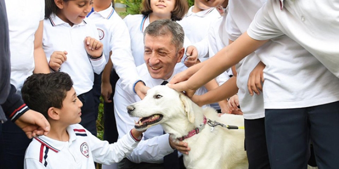 Bakan Selçuk'tan 'Pergel'li paylaşım