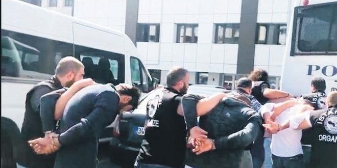 Karısını öldürtmek için katil tuttu
