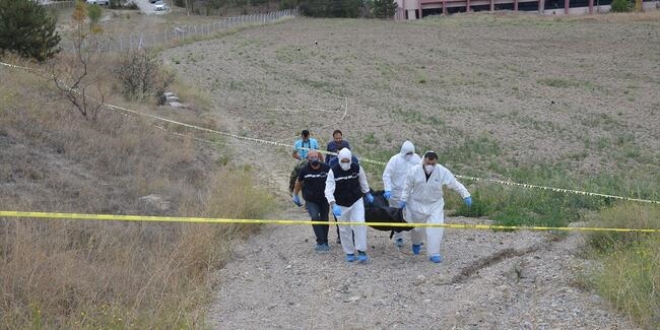 Emekli polis memuru ölü bulundu